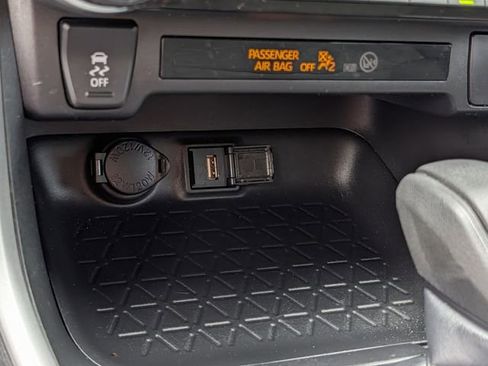 Used 2022 Toyota RAV4 XLE AWD/4WD image 17