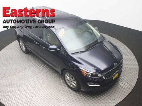 Used 2021 Kia Sedona EX image 3