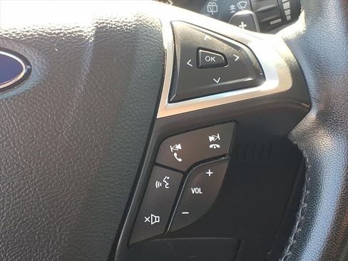 Used 2017 Ford Edge SEL image 11