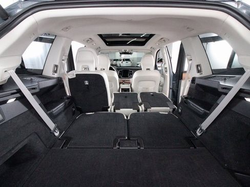 Certified 2022 Volvo XC90 T6 Momentum w/ Advanced Package image 32