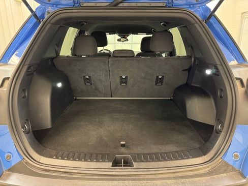 Used 2025 GMC Terrain Elevation image 23