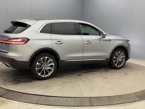 Used 2022 Lincoln Nautilus Reserve AWD/4WD image 5