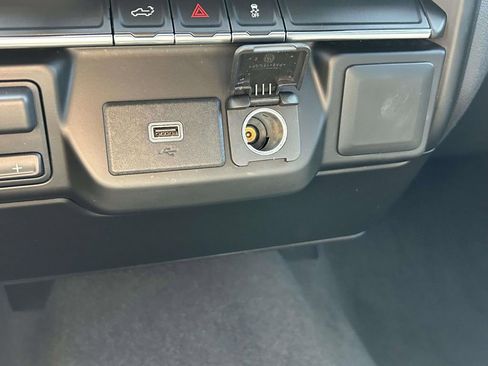 Used 2020 Chevrolet Silverado 1500 Custom w/ Custom Value Package AWD/4WD image 22
