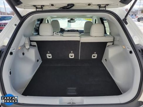 Used 2019 Jeep Cherokee Limited w/ Technology Group AWD/4WD image 8
