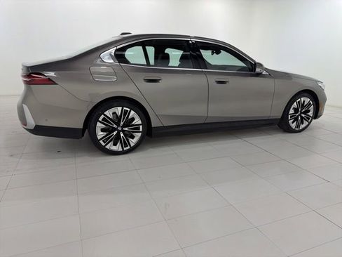 Used 2026 BMW i5 eDrive40 AWD/4WD image 6