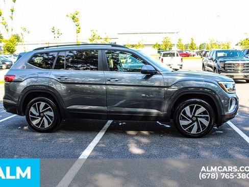 Used 2024 Volkswagen Atlas SE AWD/4WD image 8