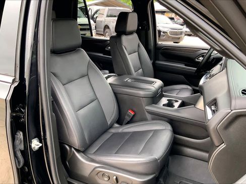 Used 2023 Chevrolet Tahoe LT w/ Luxury Package RWD image 9