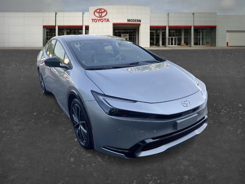 Certified 2026 Toyota Prius XLE FWD image 3