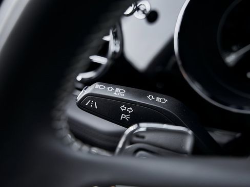 Used 2023 Bentley Bentayga Extended Wheelbase image 61