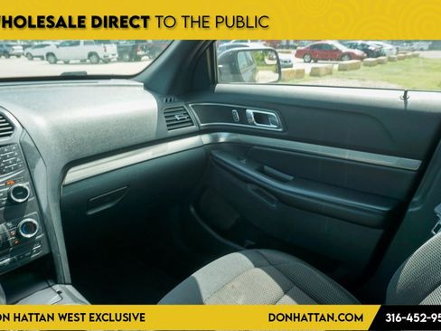 Used 2019 Ford Explorer XLT image 15