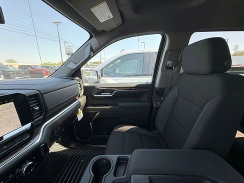 New 2026 GMC Sierra 1500 SLE w/ Preferred Package AWD/4WD image 11