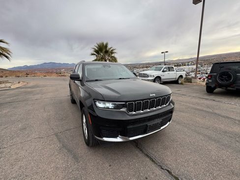 Used 2023 Jeep Grand Cherokee L Laredo image 7
