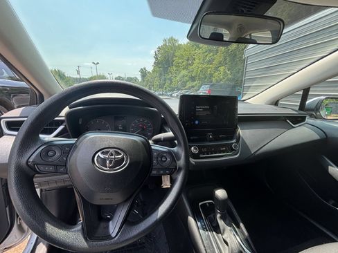Used 2025 Toyota Corolla LE FWD image 23