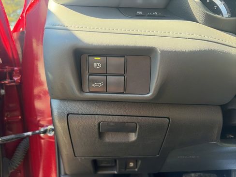 Used 2022 Toyota Highlander XLE image 16