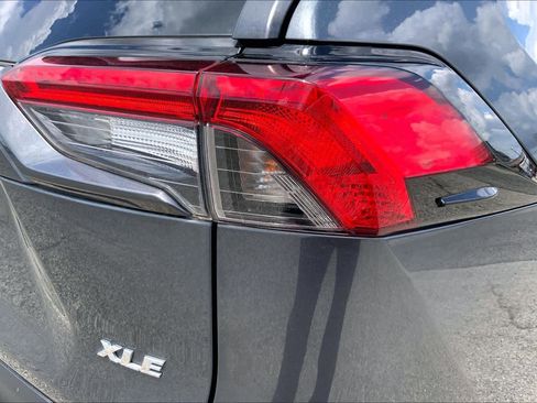Used 2020 Toyota RAV4 XLE FWD image 30