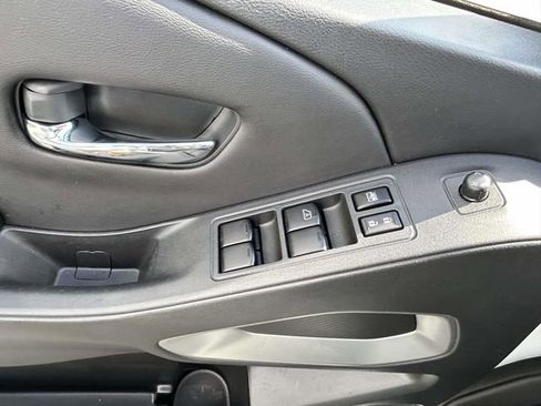 Used 2025 Nissan Frontier SV AWD/4WD image 15