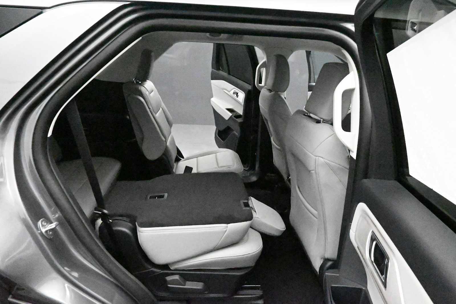 Used 2026 Ford Explorer Active w/ Active Comfort Package AWD/4WD image 17