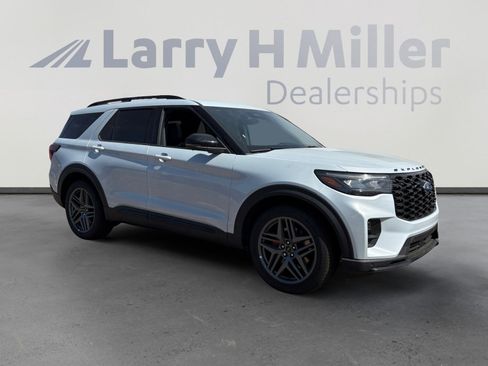 New 2026 Ford Explorer ST w/ Sun And Sound Package image 7