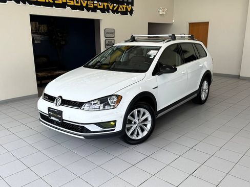Used 2017 Volkswagen Golf Alltrack SE AWD/4WD image 1