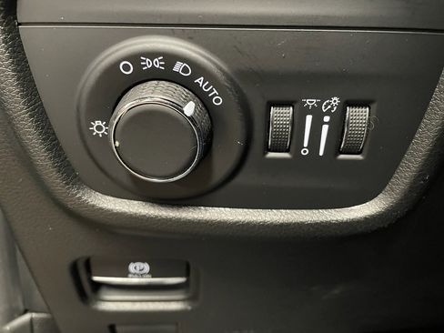 Used 2023 Jeep Grand Cherokee Altitude image 16