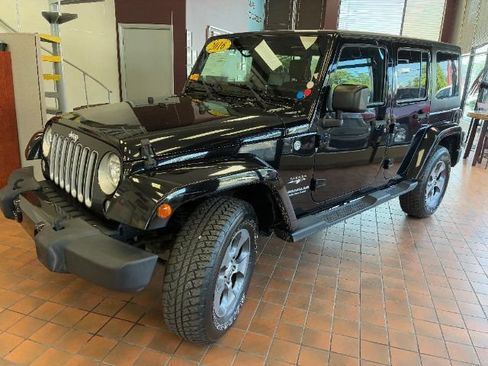 Used 2016 Jeep Wrangler Unlimited Sahara w/ Max Tow Package AWD/4WD image 6