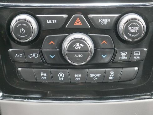 Used 2022 Jeep Grand Cherokee Laredo X image 21