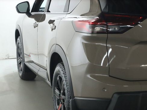 Certified 2025 Nissan Rogue SV image 40