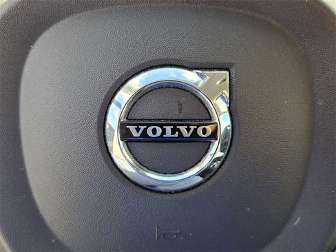 Used 2021 Volvo XC60 T5 Momentum w/ Protection Package Premier image 27