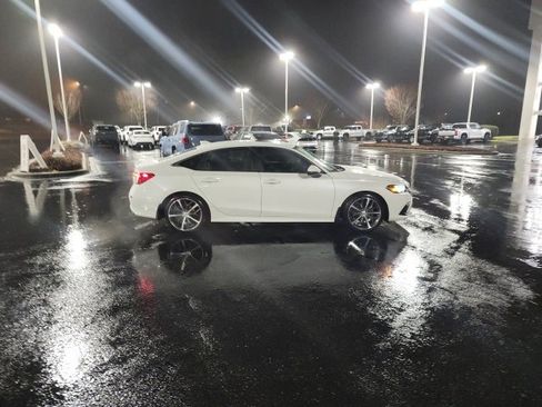 Used 2023 Honda Civic Touring image 5