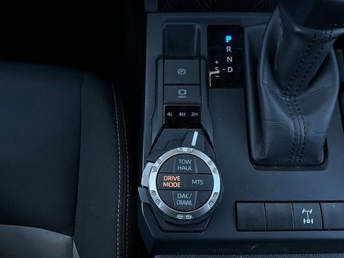 Used 2025 Toyota Tacoma TRD Off-Road image 22