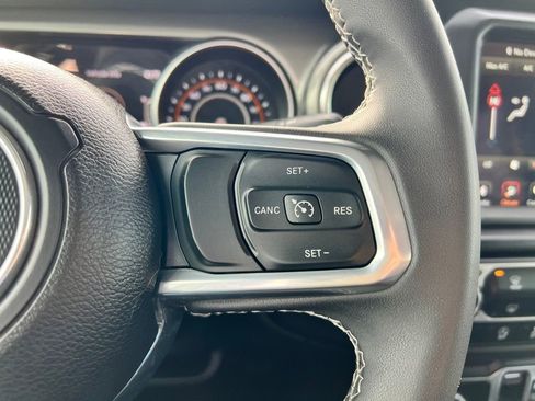 Used 2023 Jeep Gladiator Overland image 16