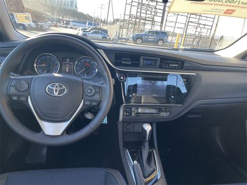 Used 2017 Toyota Corolla SE image 15