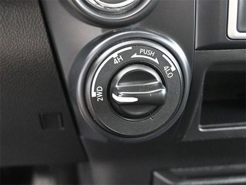 Used 2018 Nissan Titan S image 24