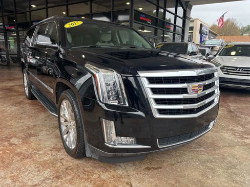 Used 2017 Cadillac Escalade ESV Luxury image 1