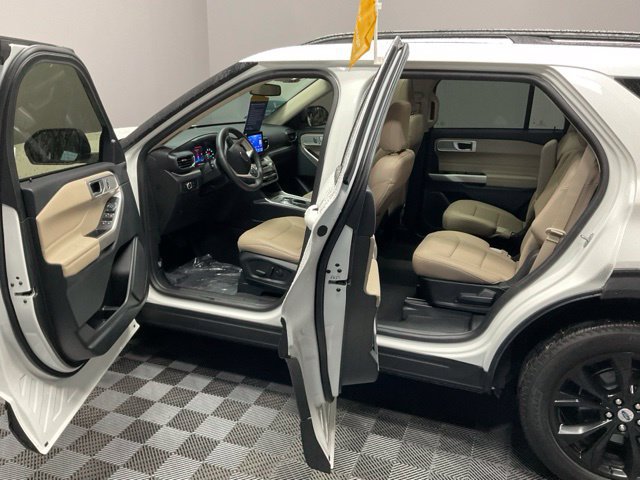 Used 2024 Ford Explorer XLT w/ Equipment Group 202A AWD/4WD image 13