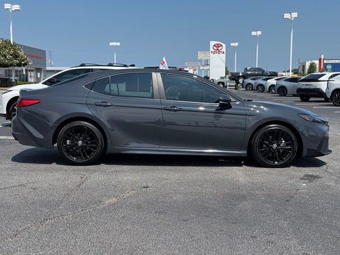 Used 2025 Toyota Camry SE w/ Convenience Package FWD image 7