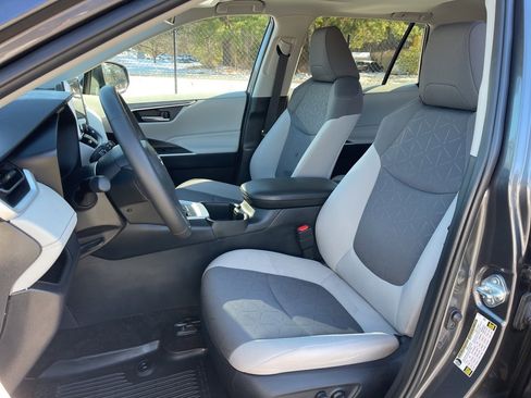 Used 2024 Toyota RAV4 XLE w/ Convenience Package image 19