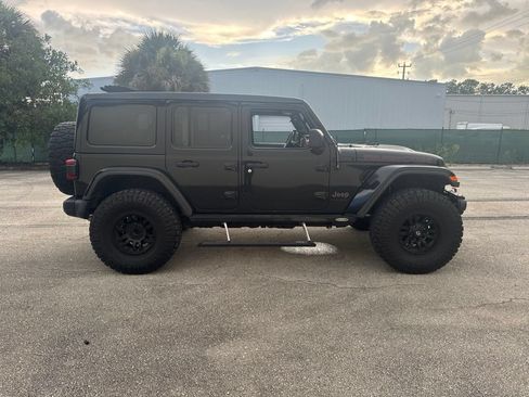 Used 2018 Jeep Wrangler Unlimited Rubicon AWD/4WD image 6