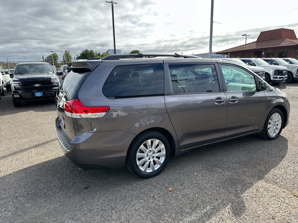 Used 2014 Toyota Sienna LE AWD/4WD image 6