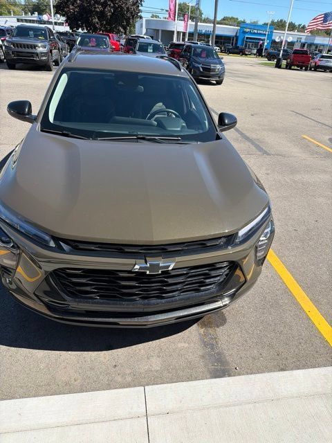 Used 2024 Chevrolet Trax ACTIV FWD image 2
