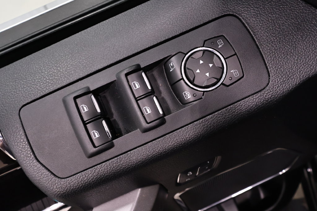 Used 2015 Ford F150 Platinum w/ Equipment Group 701A Luxury AWD/4WD image 10