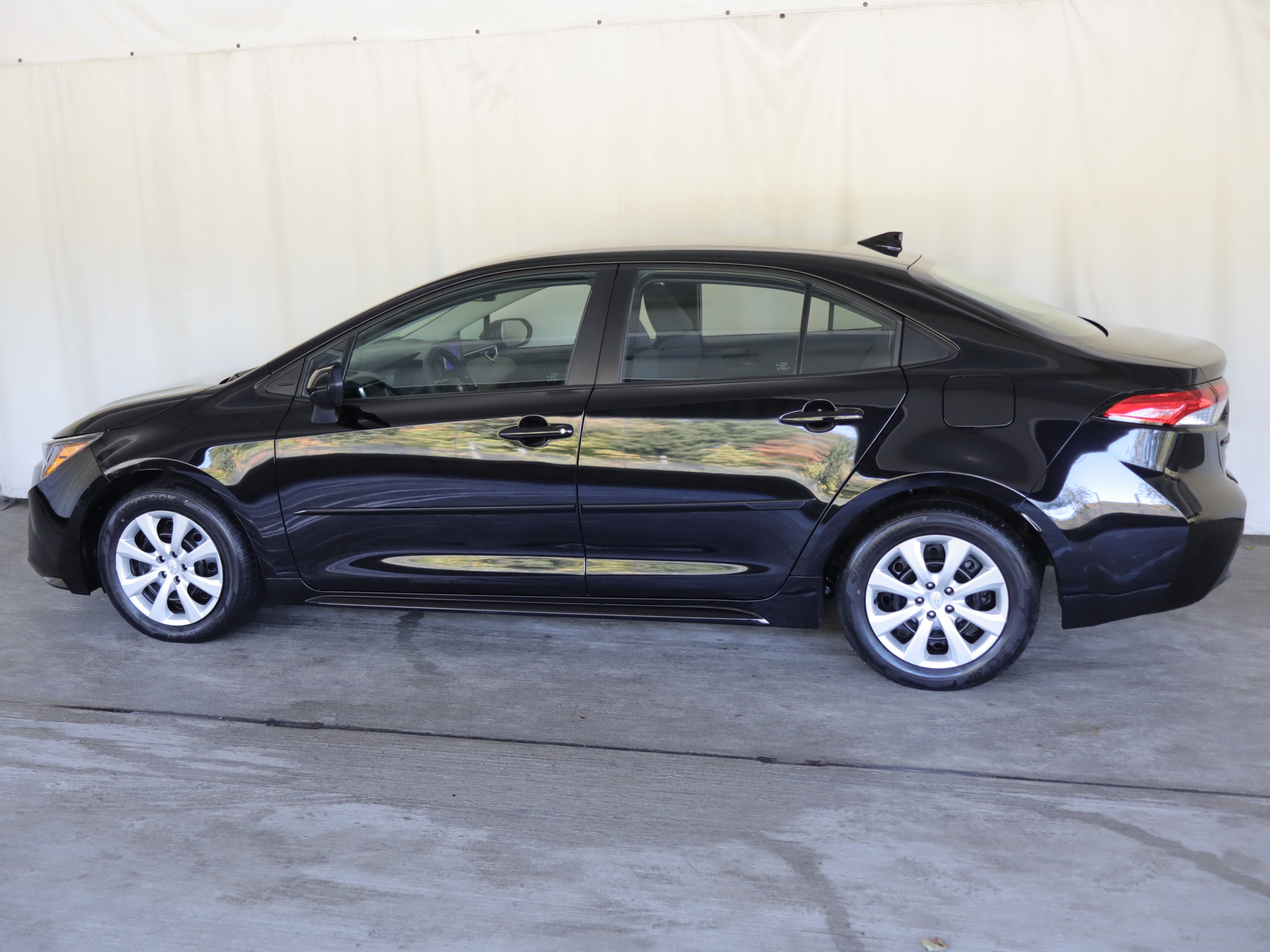 Used 2024 Toyota Corolla LE FWD image 23