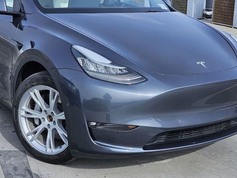 Used 2022 Tesla Model Y Long Range image 7