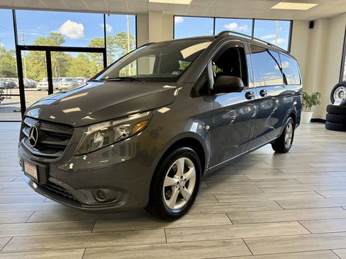 Used 2016 Mercedes-Benz Metris Passenger image 3