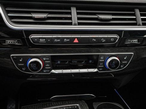 Used 2018 Audi Q7 3.0T Prestige w/ Prestige Package image 39