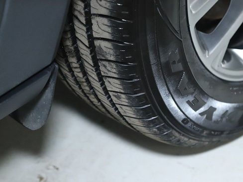 Used 2019 Jeep Cherokee Latitude Plus w/ Cold Weather Group image 36