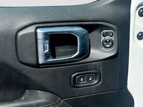 Used 2022 Jeep Wrangler Unlimited Sahara AWD/4WD image 19