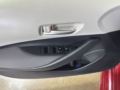 Used 2020 Toyota Corolla LE FWD image 25