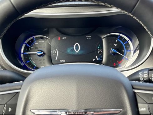 Used 2024 Chrysler Pacifica Limited FWD image 14