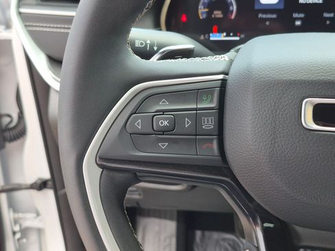 Used 2023 Jeep Grand Cherokee Altitude AWD/4WD image 17